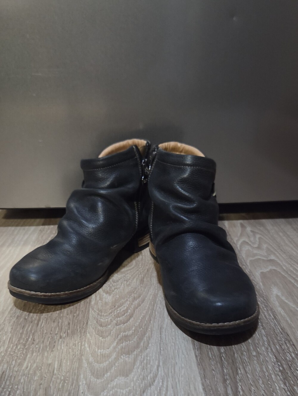 Wanda Panda Black Leather Ankle Boots Zipper Womens size 8 EU 39 Fall Winter